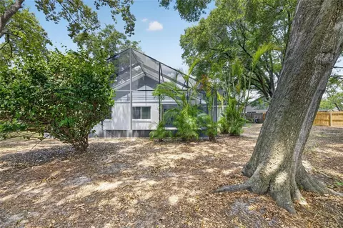 Exterior - 2078 Shadow Pine Dr, Brandon, FL 33511 photo 10 of 12