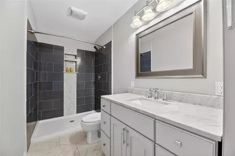 Bath - 2078 Shadow Pine Dr, Brandon, FL 33511 photo 1 of 6
