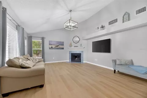 Living - 2078 Shadow Pine Dr, Brandon, FL 33511 photo 2 of 5