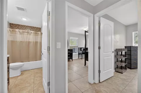 Entry Way - 2078 Shadow Pine Dr, Brandon, FL 33511 photo 6 of 6