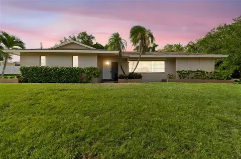 1251 Holiday Dr, Tarpon Springs, FL 34689