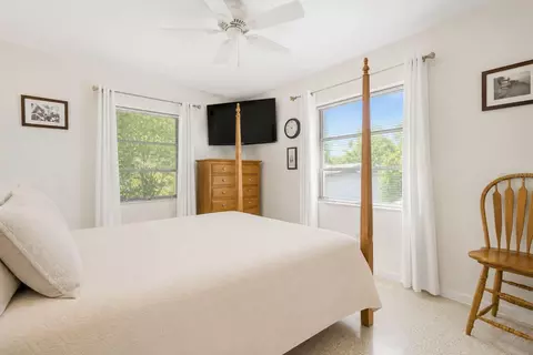 Bedroom - 6816 Treehaven Dr, Spring Hill, FL 34606 photo 2 of 5