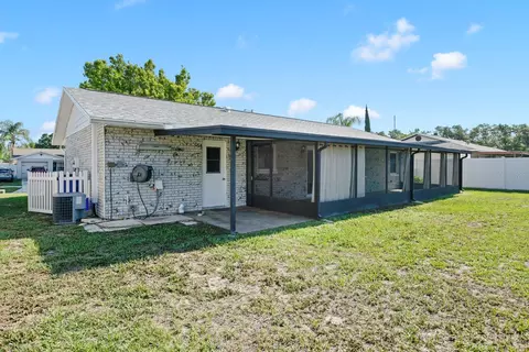 Exterior - 11403 Fillmore Ave, Seffner, FL 33584 photo 6 of 7