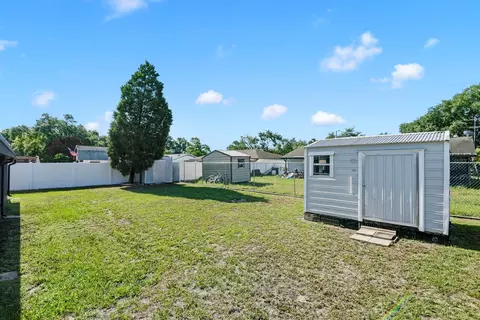 Exterior - 11403 Fillmore Ave, Seffner, FL 33584 photo 5 of 7