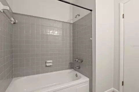 Bath - 11403 Fillmore Ave, Seffner, FL 33584 photo 2 of 4