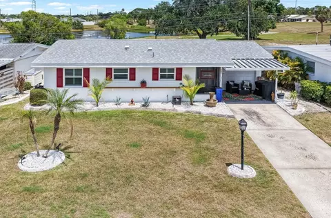 901 Augusta Dr, Sun City Center, FL 33573