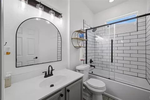 Bath - 4369 85th Avenue Cir E, Parrish, FL 34219 photo 3 of 3