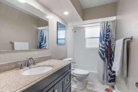 Bath - 7226 Alafia Ridge Loop, Riverview, FL 33569 photo 3 of 3
