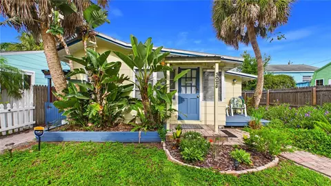 3025 56th St S, Gulfport, FL 33707