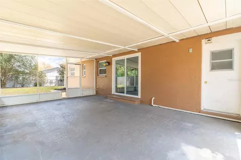Exterior - 614 E Wheeler Rd, Seffner, FL 33584 photo 4 of 6