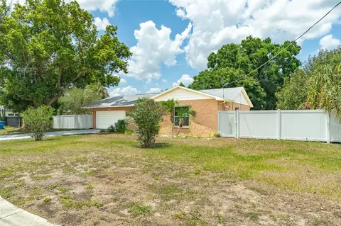 Exterior - 614 E Wheeler Rd, Seffner, FL 33584 photo 2 of 6