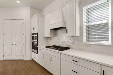Kitchen - 13817 Sharp Hawk Dr, Riverview, FL 33569 photo 2 of 3