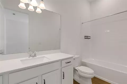 Bath - 13817 Sharp Hawk Dr, Riverview, FL 33569 photo 4 of 5