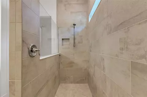 Bath - 13817 Sharp Hawk Dr, Riverview, FL 33569 photo 3 of 5