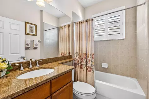 Bath - 5073 Ruby Flats Dr, Wimauma, FL 33598 photo 2 of 6