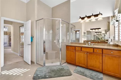 Bath - 5073 Ruby Flats Dr, Wimauma, FL 33598 photo 5 of 6