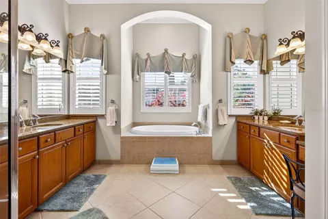 Bath - 5073 Ruby Flats Dr, Wimauma, FL 33598 photo 3 of 6