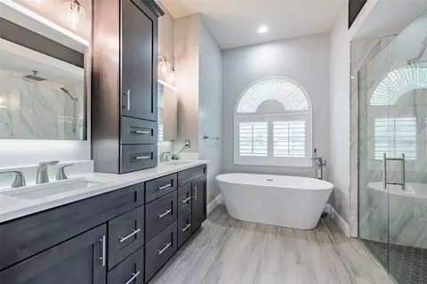 Bath - 10131 Paddock Oaks Dr, Riverview, FL 33569 photo 1 of 2