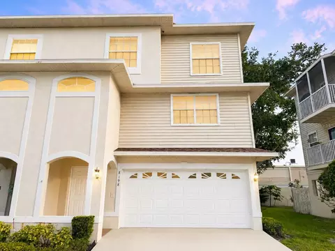 8198 Eagles Park Dr, Saint Petersburg, FL 33709