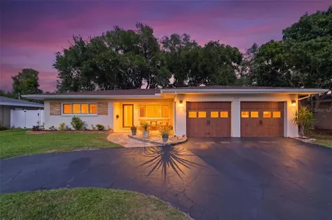1727 Cypress Ave, Belleair, FL 33756