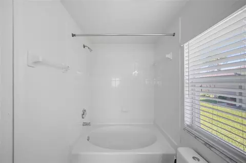 Bath - 13307 Ashbark Ct, Riverview, FL 33579 photo 2 of 3