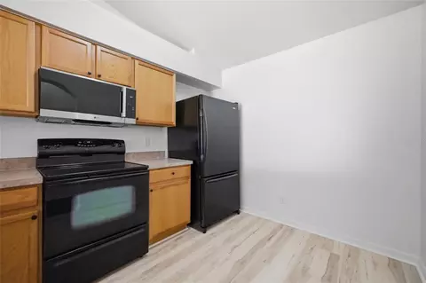 Kitchen - 13307 Ashbark Ct, Riverview, FL 33579 photo 2 of 3