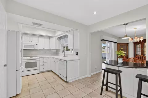 Kitchen - 328 Vail Dr, Winter Haven, FL 33884 photo 2 of 4