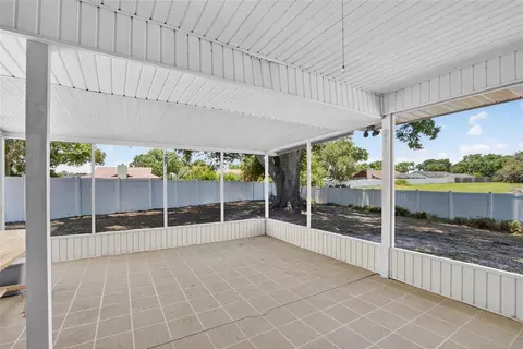 Exterior - 328 Vail Dr, Winter Haven, FL 33884 photo 4 of 14