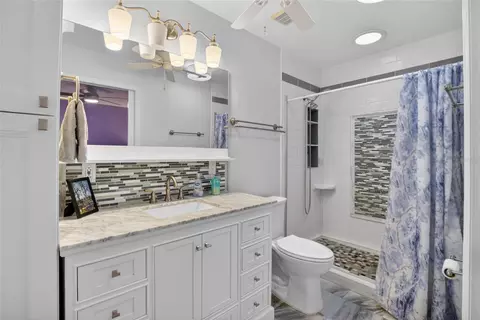 Bath - 328 Vail Dr, Winter Haven, FL 33884 photo 3 of 3