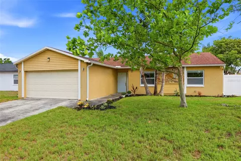 8405 Somerset Dr, Largo, FL 33773