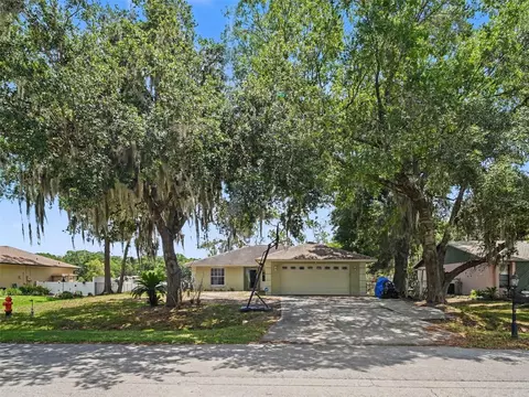 5753 Southwind Dr, Mulberry, FL 33860