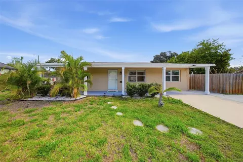1565 Connecticut Ave NE, Saint Petersburg, FL 33703
