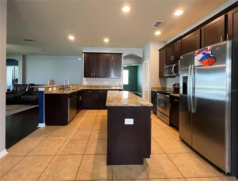 Kitchen - 6906 Boulder Run Loop, Wesley Chapel, FL 33545 photo 4 of 5