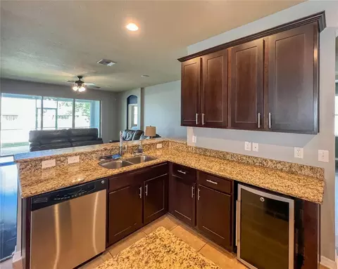 Kitchen - 6906 Boulder Run Loop, Wesley Chapel, FL 33545 photo 3 of 5