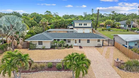 6139 Hollywood Blvd, Sarasota, FL 34231