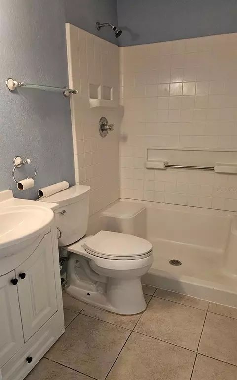 Bath - 13109 Elgar Pl, Riverview, FL 33579 photo 2 of 2
