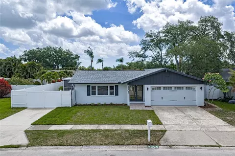 9305 120th Ln, Seminole, FL 33772
