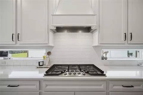 Kitchen - 13816 Sharp Hawk Dr, Riverview, FL 33569 photo 4 of 5