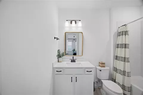 Bath - 13816 Sharp Hawk Dr, Riverview, FL 33569 photo 4 of 8