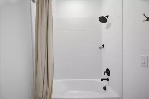 Bath - 13816 Sharp Hawk Dr, Riverview, FL 33569 photo 6 of 8