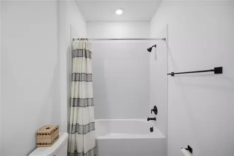 Bath - 13816 Sharp Hawk Dr, Riverview, FL 33569 photo 5 of 8