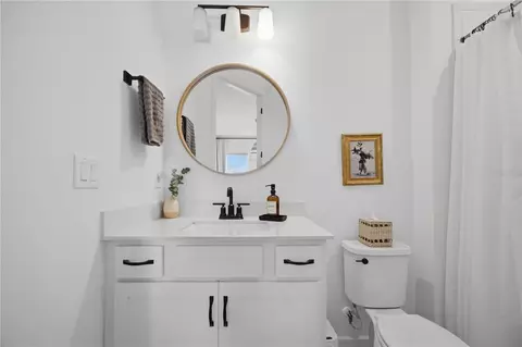 Bath - 13816 Sharp Hawk Dr, Riverview, FL 33569 photo 7 of 8