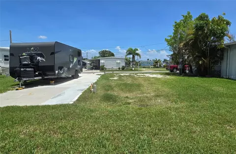 9 Yawl Ln #9, Palm Harbor, FL 34683