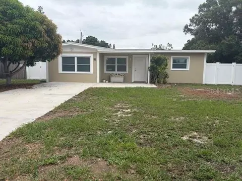 11601 109th St, Seminole, FL 33778