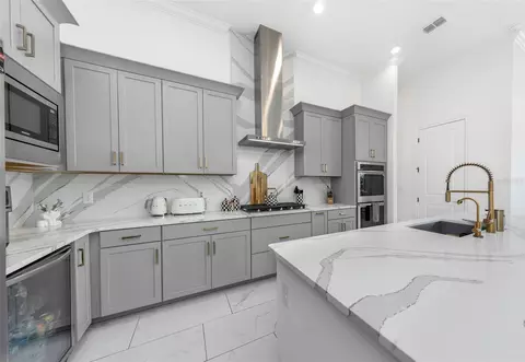 Kitchen - 1016 Signet Dr, Apollo Beach, FL 33572 photo 3 of 11