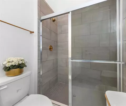 Bath - 1016 Signet Dr, Apollo Beach, FL 33572 photo 6 of 11