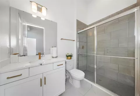 Bath - 1016 Signet Dr, Apollo Beach, FL 33572 photo 5 of 11
