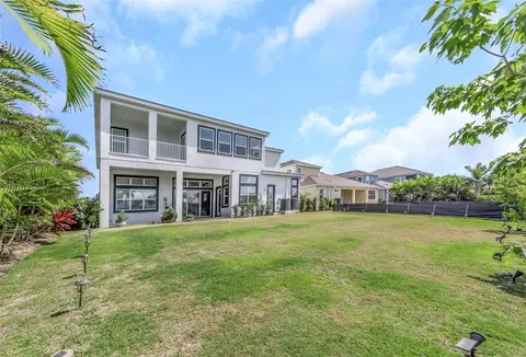 Exterior - 1016 Signet Dr, Apollo Beach, FL 33572 photo 11 of 14