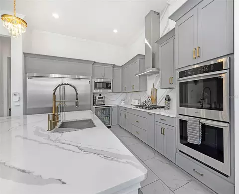 Kitchen - 1016 Signet Dr, Apollo Beach, FL 33572 photo 4 of 11