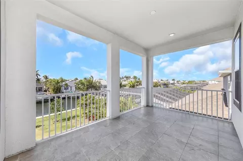 Exterior - 1016 Signet Dr, Apollo Beach, FL 33572 photo 3 of 14